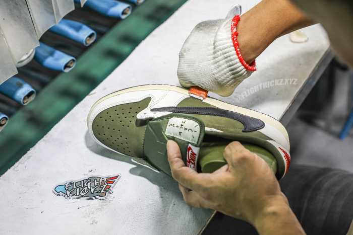 Travis Scott x Air Jordan 1 ' Medium Olive' (LN5 A1 Batch)