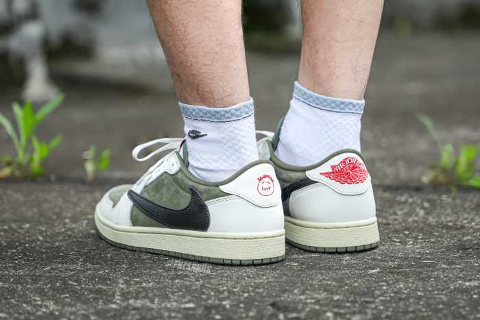 Travis Scott x Air Jordan 1 ' Medium Olive' (LN5 A1 Batch)