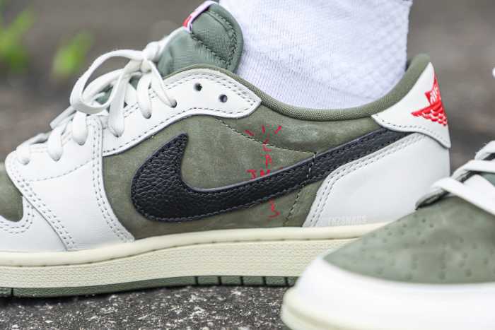 Travis Scott x Air Jordan 1 ' Medium Olive' (LN5 A1 Batch)