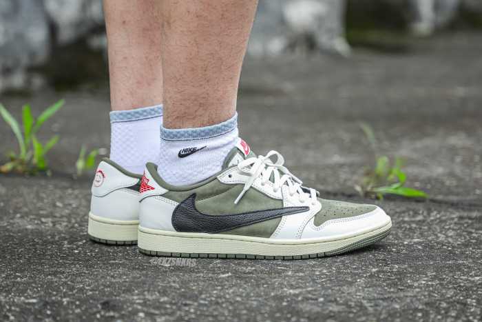 Travis Scott x Air Jordan 1 ' Medium Olive' (LN5 A1 Batch)