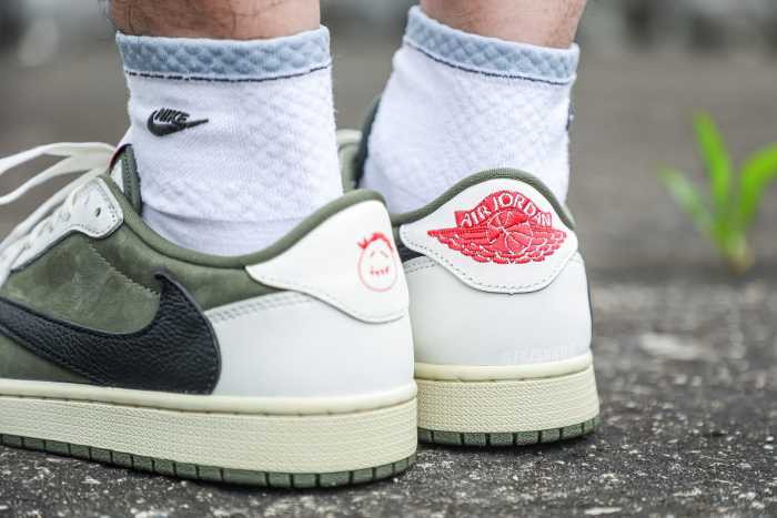 Travis Scott x Air Jordan 1 ' Medium Olive' (LN5 A1 Batch)