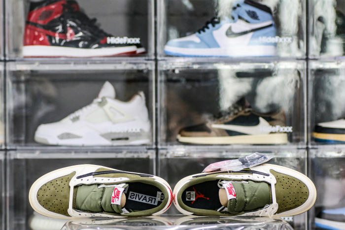Travis Scott x Air Jordan 1 ' Medium Olive' (LN5 A1 Batch)