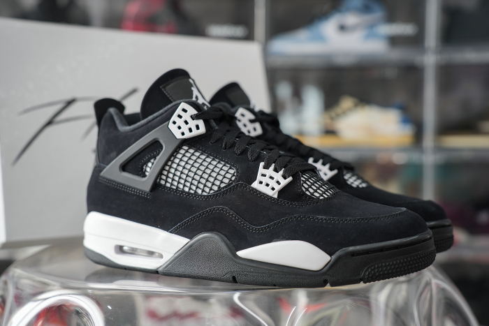 Air Jordan 4 “White Thunder”  2024 （LN5 A1 batch)