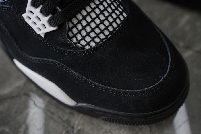 Air Jordan 4 “White Thunder”  2024 （LN5 A1 batch)