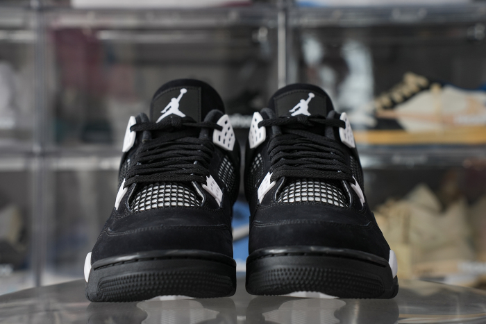Air Jordan 4 “White Thunder”  2024 （LN5 A1 batch)