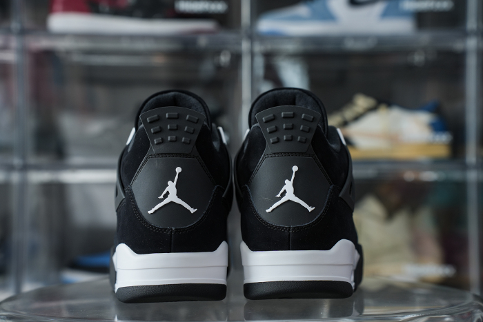 Air Jordan 4 “White Thunder”  2024 （LN5 A1 batch)