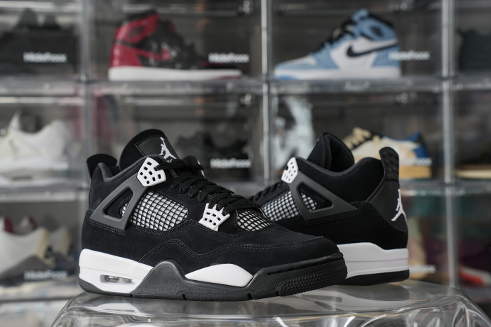 Air Jordan 4 “White Thunder”  2024 （LN5 A1 batch)
