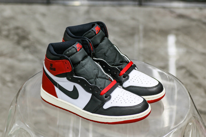 Air Jordan 1  Retro High OG Black Toe Reimagined (Ln5 A1)