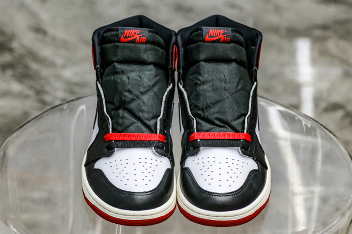 Air Jordan 1  Retro High OG Black Toe Reimagined (Ln5 A1)
