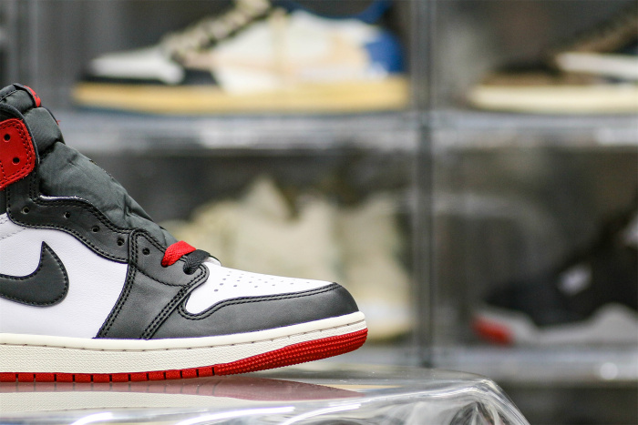 Air Jordan 1  Retro High OG Black Toe Reimagined (Ln5 A1)