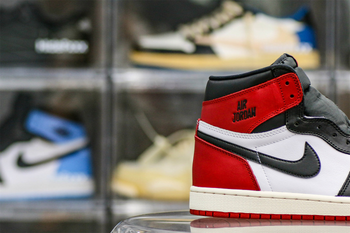 Air Jordan 1  Retro High OG Black Toe Reimagined (Ln5 A1)