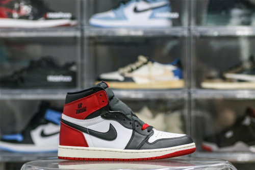 Air Jordan 1  Retro High OG Black Toe Reimagined (Ln5 A1)