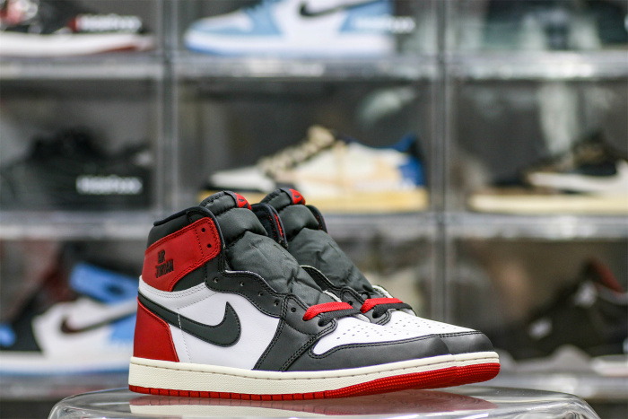 Air Jordan 1  Retro High OG Black Toe Reimagined (Ln5 A1)