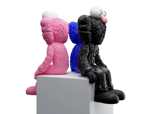 Kaws BFF Seated Fan Art Toy 25cm