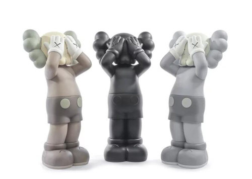 KAWS Holiday United Kingdom 2021 29cm