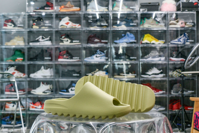 Yeezy Slides Resin 2022 FZ5904（A1 Batch）