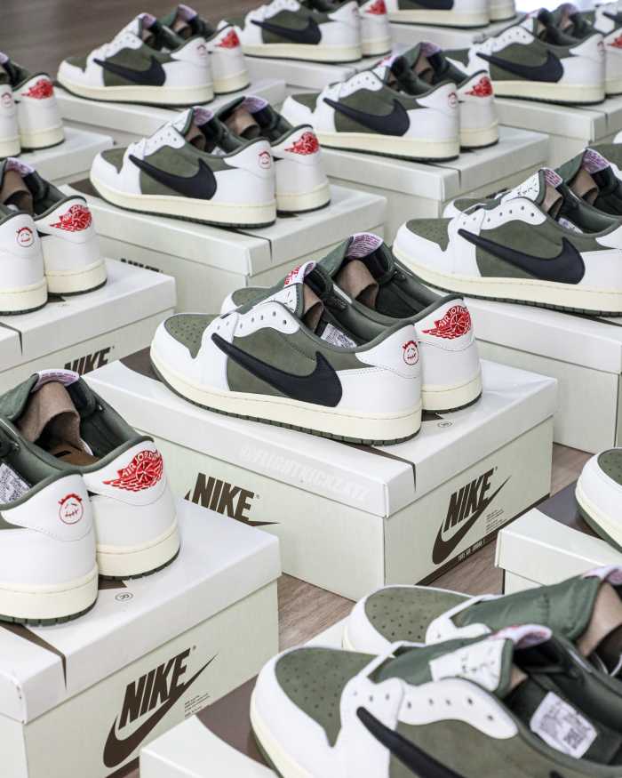 Travis Scott x Air Jordan 1 ' Medium Olive' (LN5 A1 Batch)