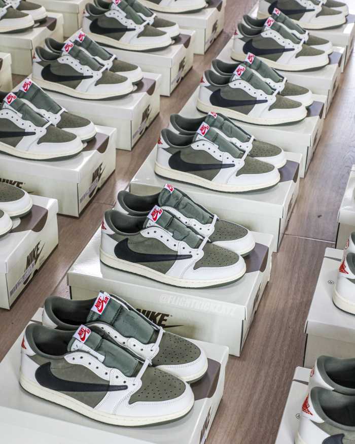 Travis Scott x Air Jordan 1 ' Medium Olive' (LN5 A1 Batch)