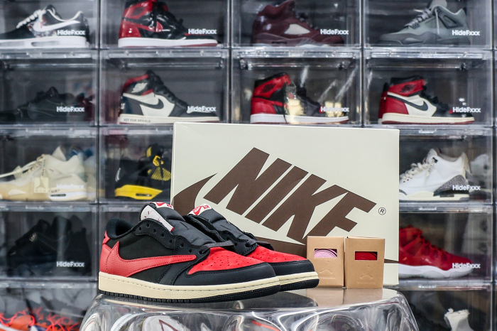 Travis Scott x Air Jordan 1 Low OG Black Red 2025