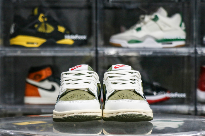 Travis Scott x Jordan 1 Retro Low  'Reverse Olive / Medium Olive' Kid (LN5 A1)