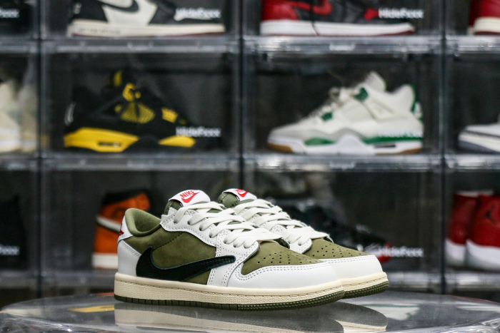 Travis Scott x Jordan 1 Retro Low  'Reverse Olive / Medium Olive' Kid (LN5 A1)