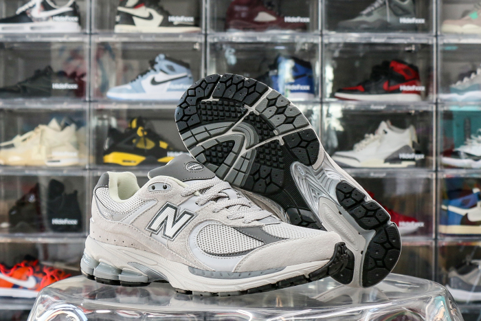 New Balance 2002R Grey