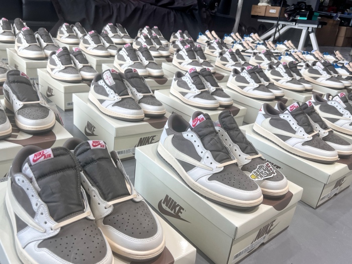 US Warehouse:Travis Scott x Air Jordan 1 Low OG  Reverse Mocha
