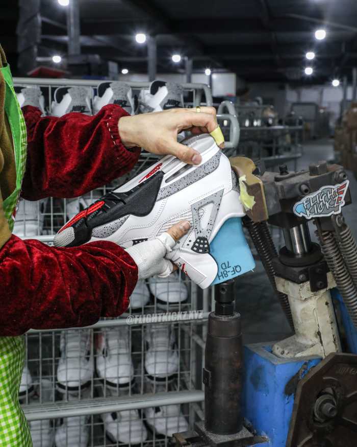 Air Jordan 4 Retro OG 'White Cement' 2025 (Ln5 A1)