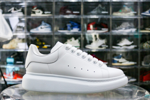 Alexande* McQuee* Oversized Sneaker 'White'