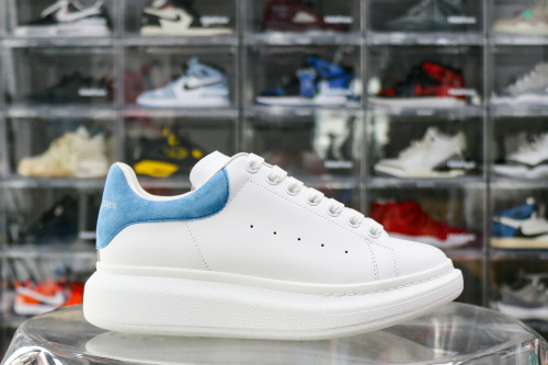 Alexande* McQuee* Oversized Sneaker White Ivory Blue
