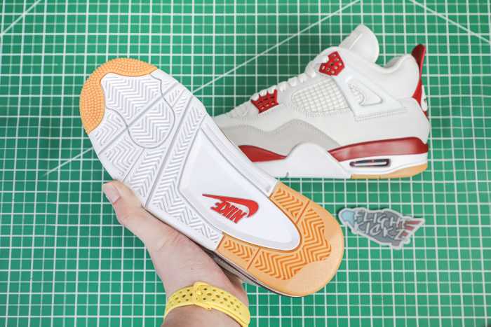 Nike SB x Air Jordan 4  Varsity Red  is a Family & Friends (LN5 A1 Batch)