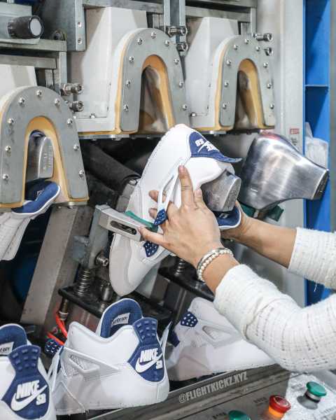 Nike SB x Air Jordan 4 “Navy Blue” 2025（A1）
