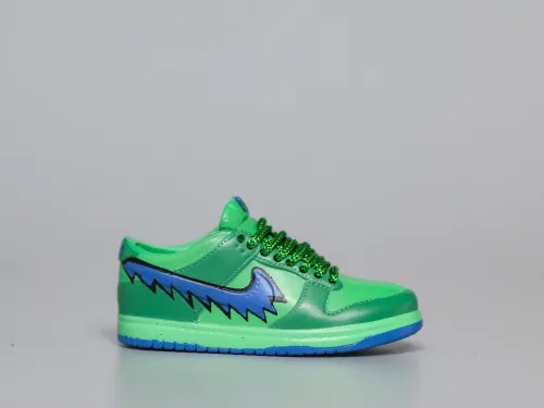 Mini sneaker Grateful Dead x Nike SB Dunk Low Green 3D keychain