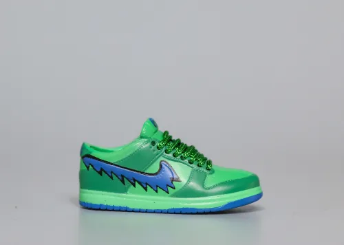 Mini sneaker Grateful Dead x Nike SB Dunk Low Green 3D keychain