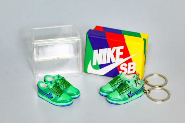 Mini sneaker Grateful Dead x Nike SB Dunk Low Green 3D keychain