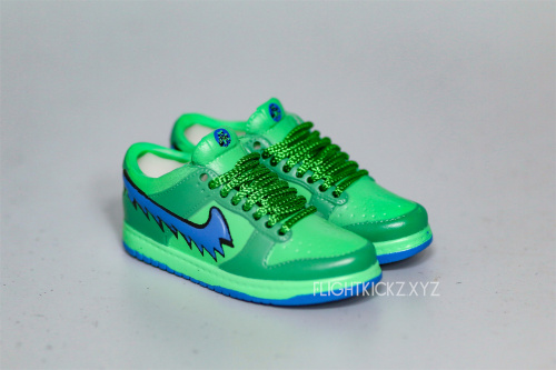 Mini sneaker Grateful Dead x Nike SB Dunk Low Green 3D keychain