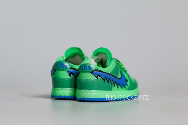 Mini sneaker Grateful Dead x Nike SB Dunk Low Green 3D keychain