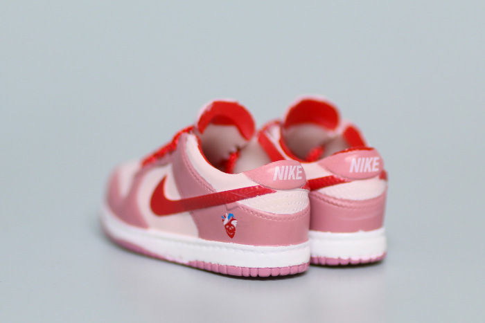 Mini Sneaker Nike SB Dunk Low StangeLove 3D keychain