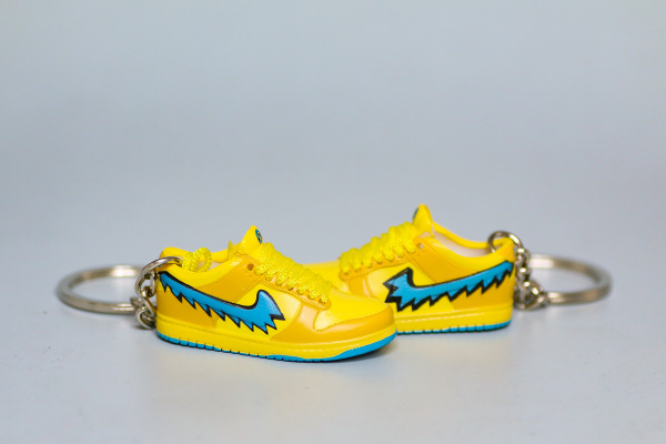 Mini Sneaker Grateful Dead x Nike SB Dunk Low Yellow 3D keychain