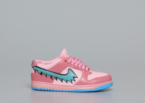 Mini Sneaker Grateful Dead x Nike SB Dunk Low Pink 3D keychain