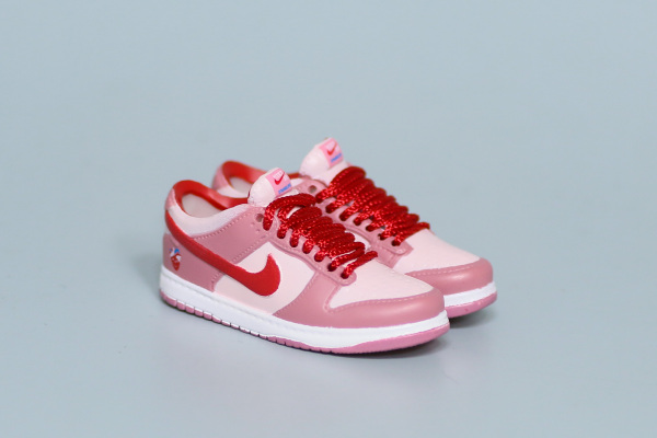 Mini Sneaker Nike SB Dunk Low StangeLove 3D keychain