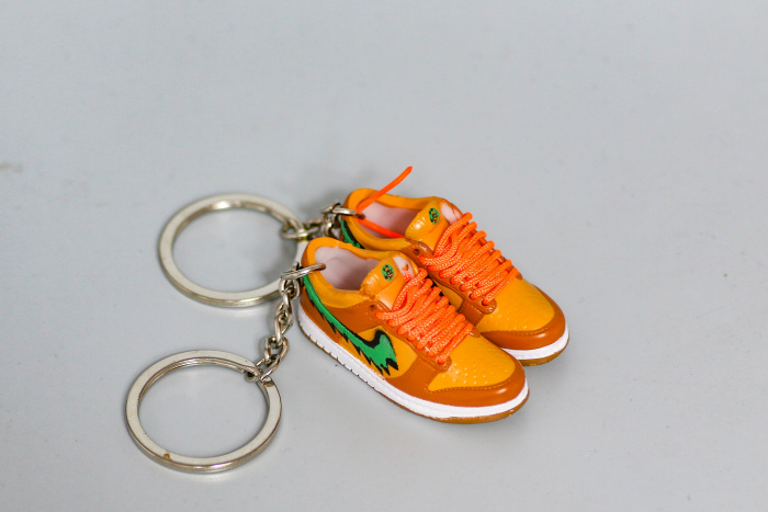 Mini Sneaker Grateful Dead x Nike SB Dunk Low Orange 3D keychain