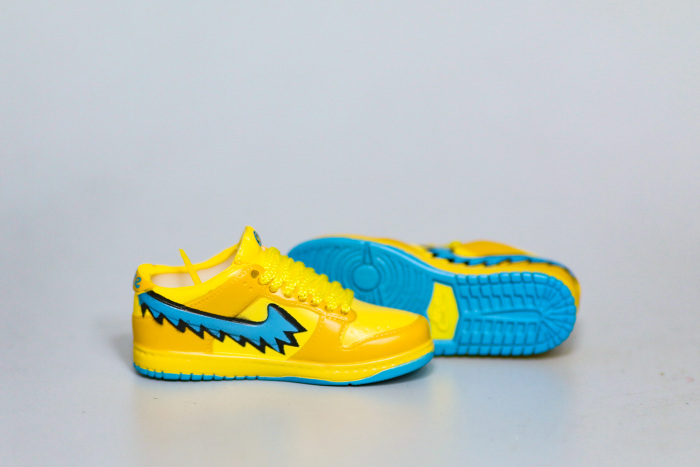 Mini Sneaker Grateful Dead x Nike SB Dunk Low Yellow 3D keychain