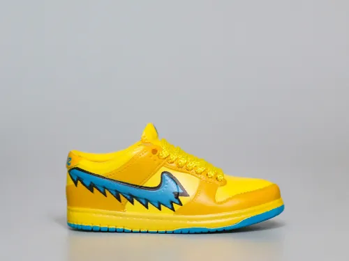 Mini Sneaker Grateful Dead x Nike SB Dunk Low Yellow 3D keychain