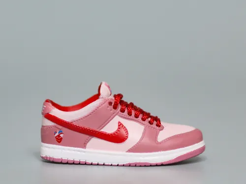 Mini Sneaker Nike SB Dunk Low StangeLove 3D keychain