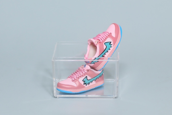 Mini Sneaker Grateful Dead x Nike SB Dunk Low Pink 3D keychain