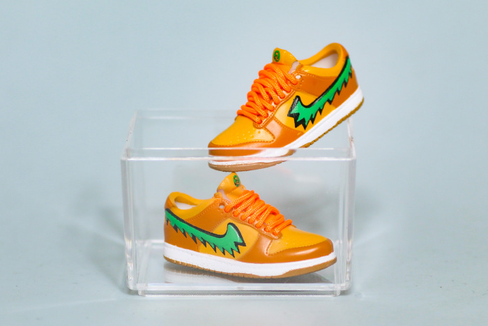 Mini Sneaker Grateful Dead x Nike SB Dunk Low Orange 3D keychain