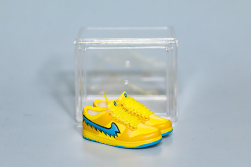 Mini Sneaker Grateful Dead x Nike SB Dunk Low Yellow 3D keychain