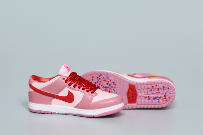 Mini Sneaker Nike SB Dunk Low StangeLove 3D keychain