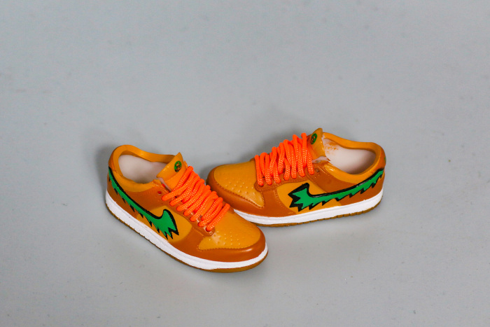 Mini Sneaker Grateful Dead x Nike SB Dunk Low Orange 3D keychain
